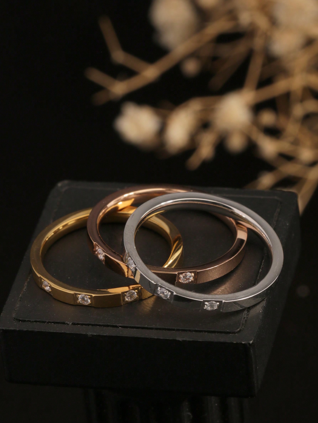 1 anello con 3 strass, stile s - Luxury Lifestyle Party recensione e prezzo
