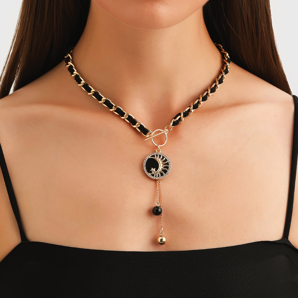 Collana di Lusso in Velluto Ne - Luxury Lifestyle Party recensione e prezzo