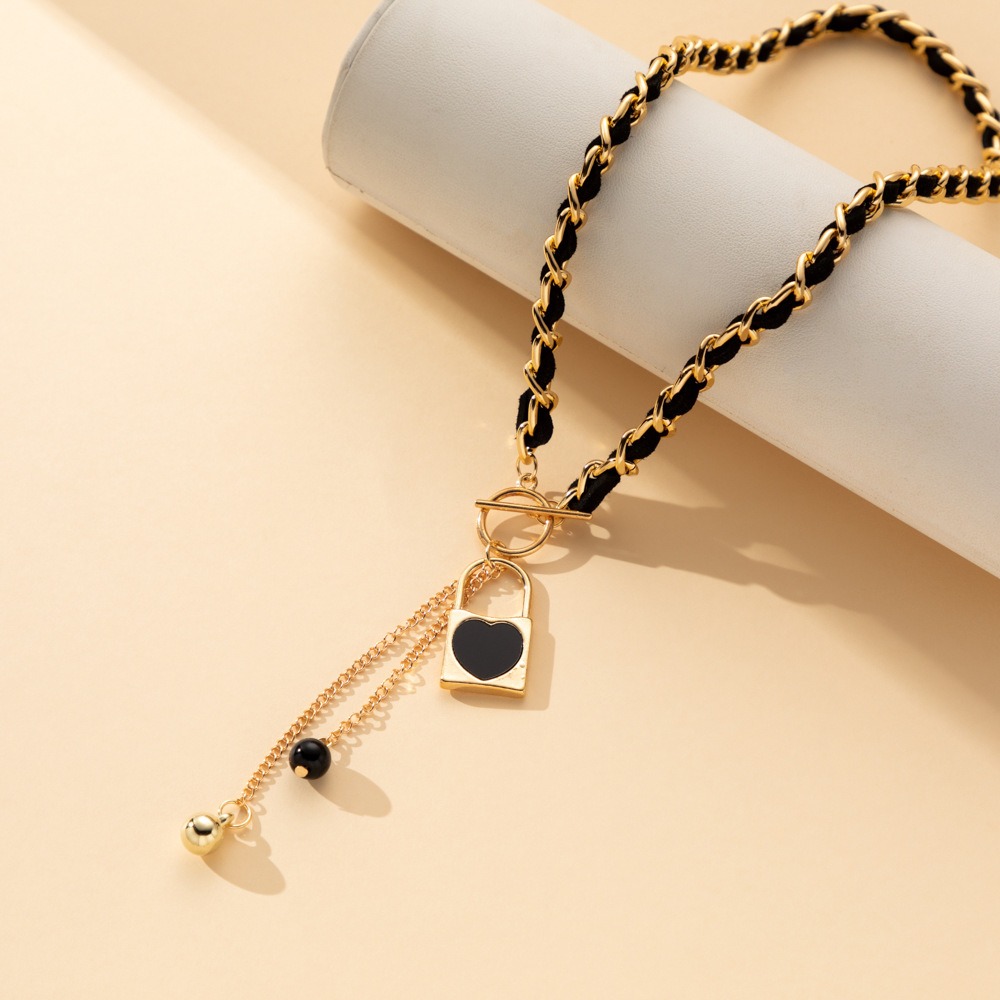Collana di Lusso in Velluto Ne - Luxury Lifestyle Party recensione e prezzo